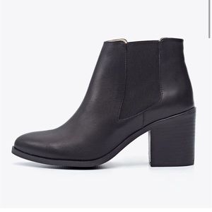 Nisolo black leather heeled Chelsea boot